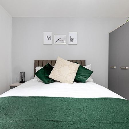 Cosy Modern Apt In Heart Of Stockport - Sleeps 4 Apartment Luaran gambar