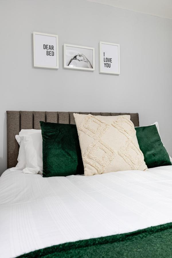 Cosy Modern Apt In Heart Of Stockport - Sleeps 4 Apartment Luaran gambar