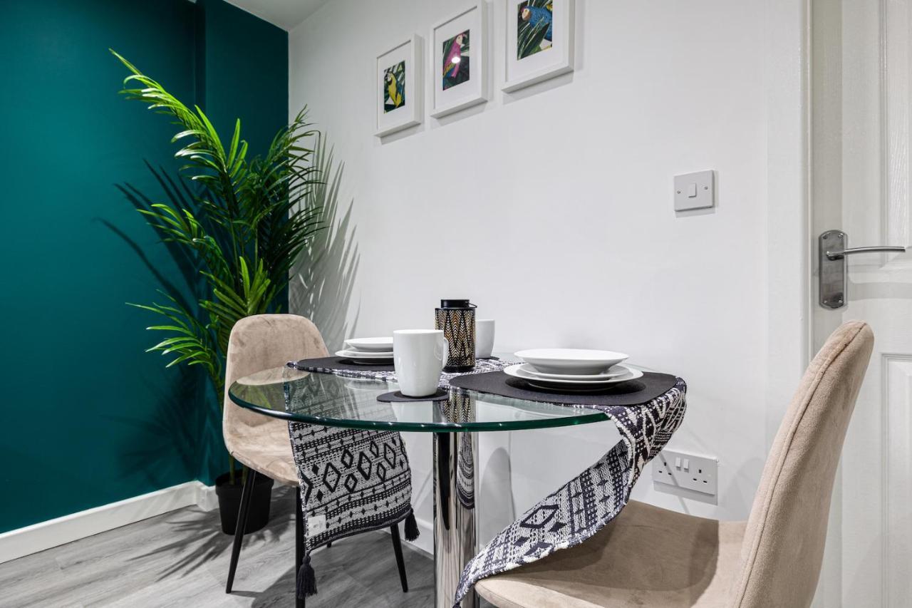 Cosy Modern Apt In Heart Of Stockport - Sleeps 4 Apartment Luaran gambar